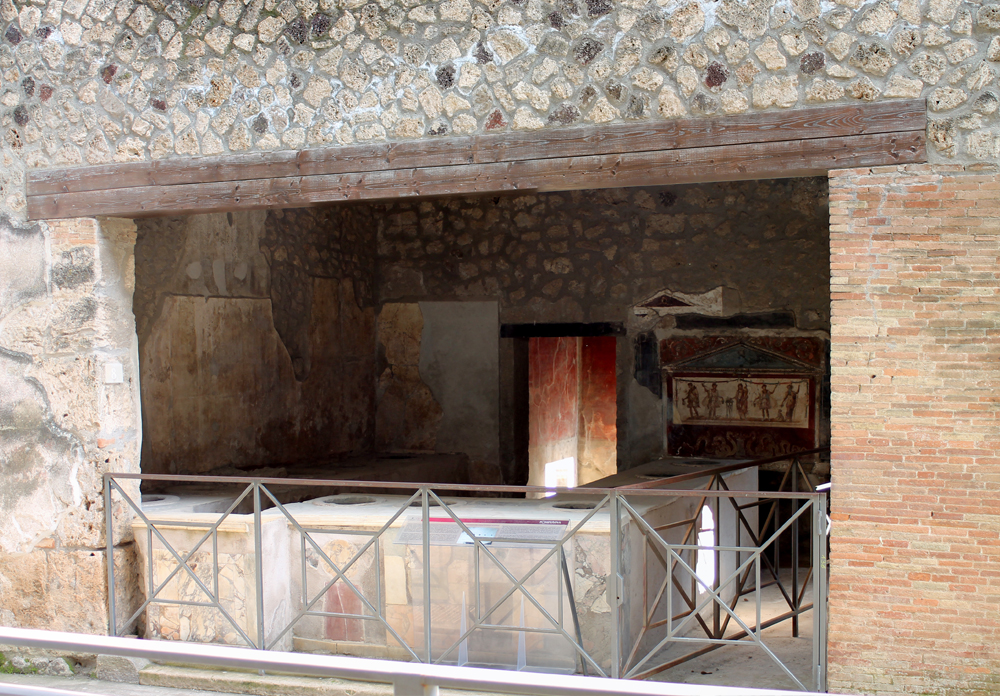 Thermopolium of  Vetuzius Placidus. Entrance. ©SSBAPES
