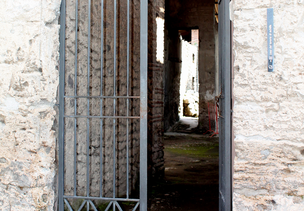 CASA DEL LARARIO DI ACHILLE. L'ingresso. ©SSBAPES CASA DEL LARARIO DI ACHILLE. L'ingresso. ©SSBAPES