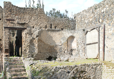 CASA DEL MENANDRO. Porta di accesso al luogo del ritrovamento del tesoro. ©SSBAPES