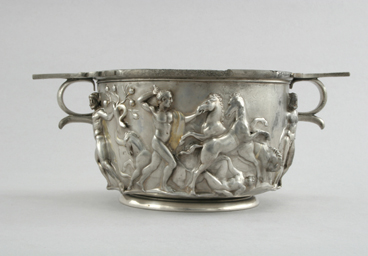 Museo Archeologico Nazionale di Napoli. Coppa d´argento da Pompei, Casa del Menandro. Inv. 145506. ©SBAN