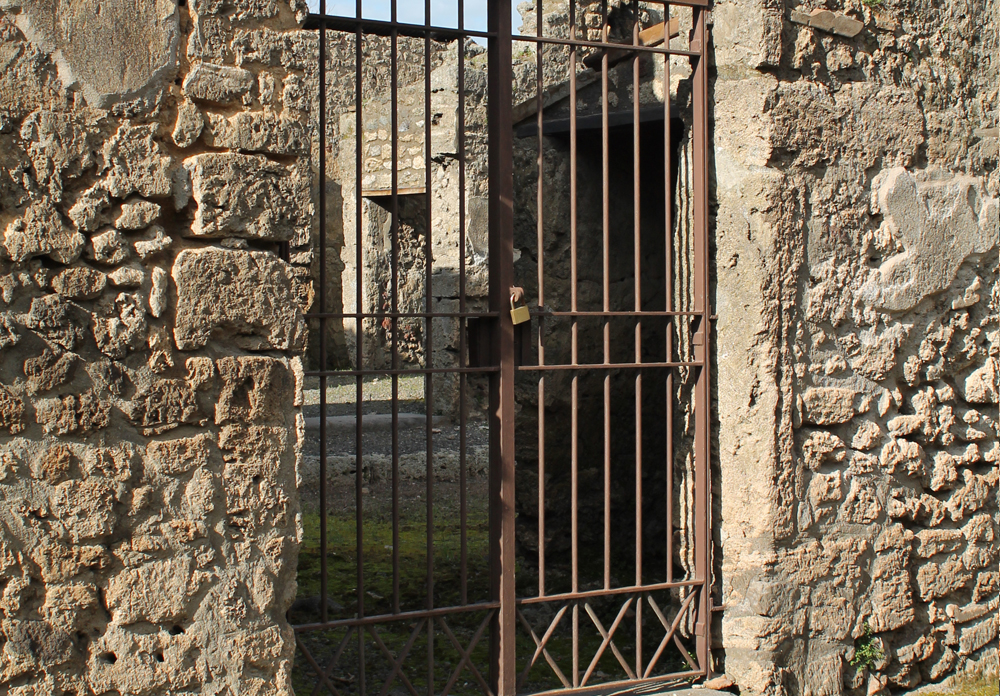OFFICINA DI GRANIO ROMANO. L'ingresso. ©SSBAPES OFFICINA DI GRANIO ROMANO. L'ingresso. ©SSBAPES